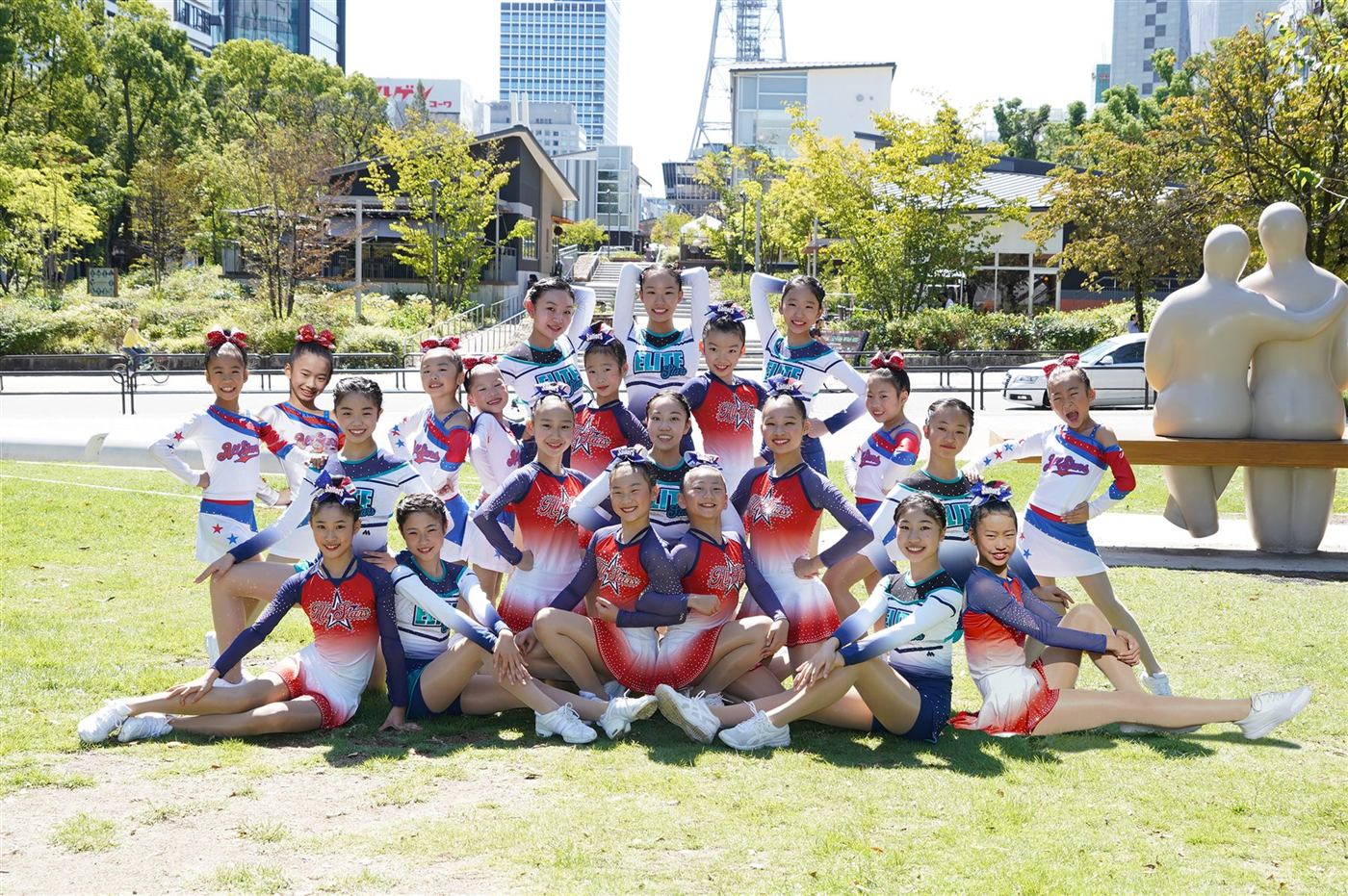 公園の芝生に集まったSailorsの選抜チームのメンバー